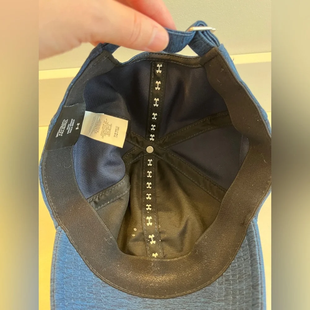 Women’s adjustable lightweight blue under Armour hat